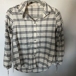 Apricot Lane Medium Tie Sleeve Flannel
